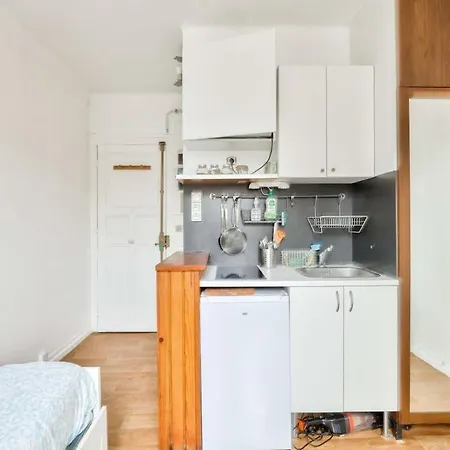 Near Pere Lachaise Cemetery Apartment *